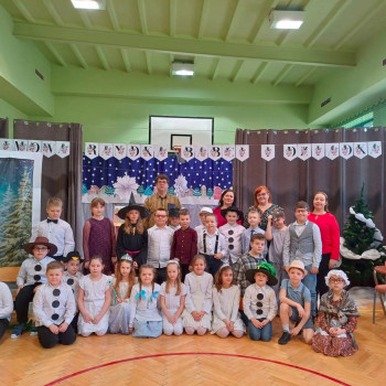 Zdjęcie grupowe dzieci