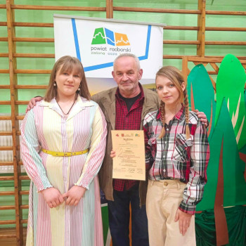 Zdjęcie organizatora z laureatkami