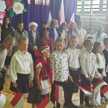 Zdjęcie grupowe uczestnikow