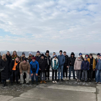 Zdjęcie grupowe na terenie zbiornika