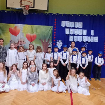 Zdjęcie grupowe uczniów