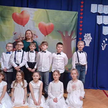 Zdjęcie grupowe uczniów