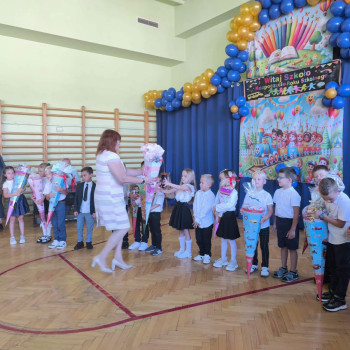 Zdjęcie występujących uczniów